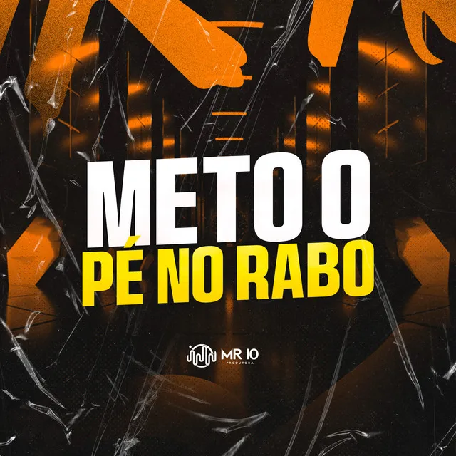 METO O PÉ NO RABO