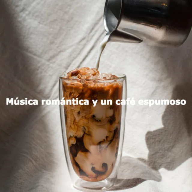 Música romántica y un café espumoso