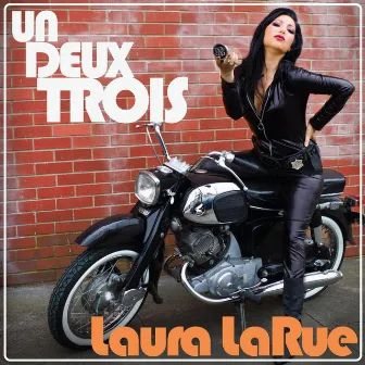 Un Deux Trois by Laura LaRue