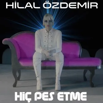 Hiç Pes Etme by Hilal Özdemir