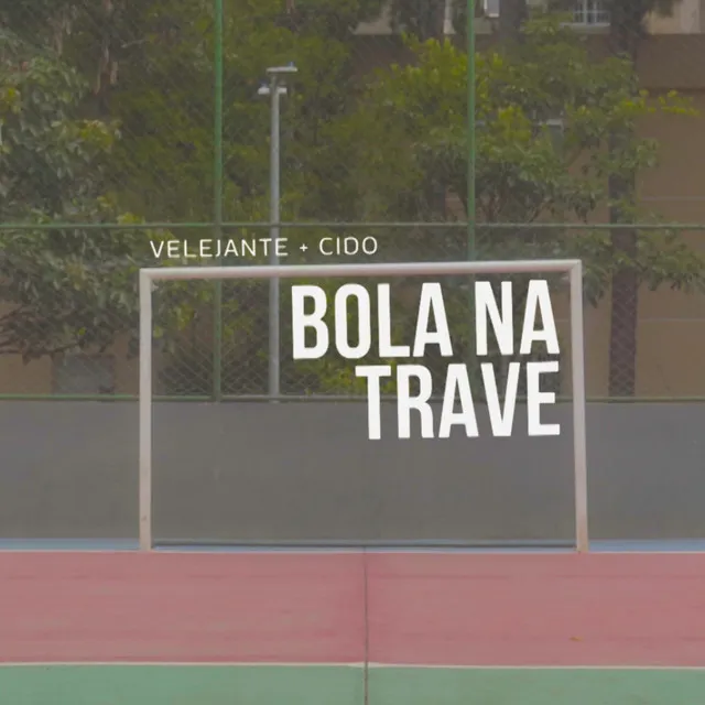 Bola na Trave