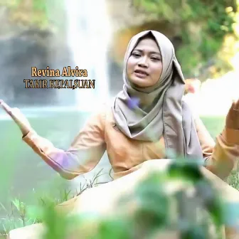 Tabir Kepalsuan by Revina Alvira