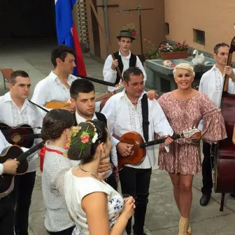 Zlatni Dvori by Slavonia Band