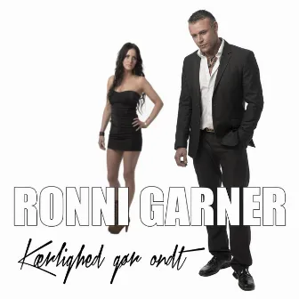 Kærlighed Gør Ondt by Ronni Garner