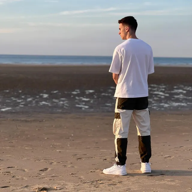 DEUX PIEDS DANS LA MER