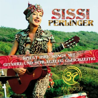 Sissi Perlinger spielt ihre Songs mit Gitarre und Schlagzeug gleichzeitig by Sissi Perlinger