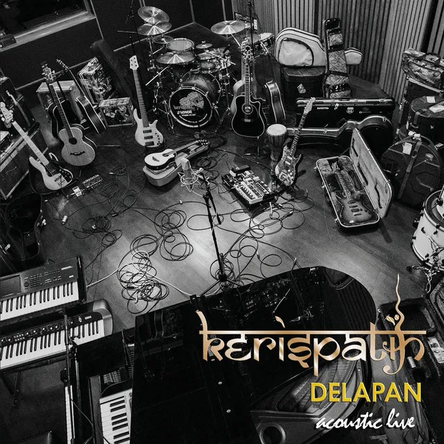 Delapan (Acoustic Live)