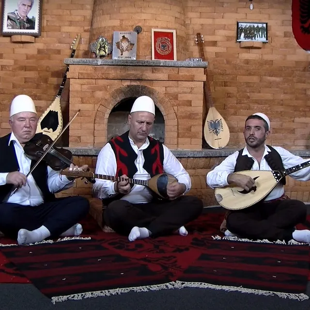 Ali Pasha e hap tefterin