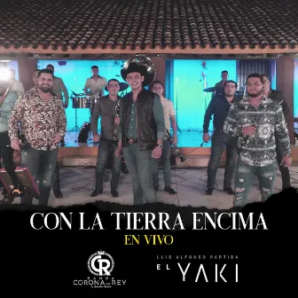 Con La Tierra Encima (En Vivo) by Banda Corona del Rey